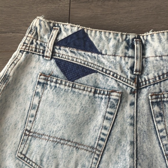 Vintage 1990’s mom high rise shorts with floral patchwork - Picture 9 of 9